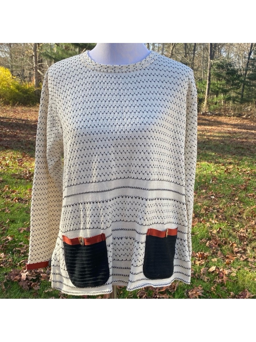 MARGARET WINTERS SWEATER CREW NECK CREAM BLACK RED POCKETS LIGHTWEIGHT Size M